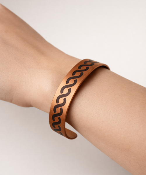 WaveLine — Dalga Motifli Bakır Bileklik