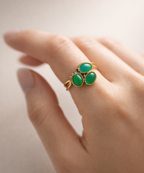 Emerald Touch — Üç Taşlı Yüzük